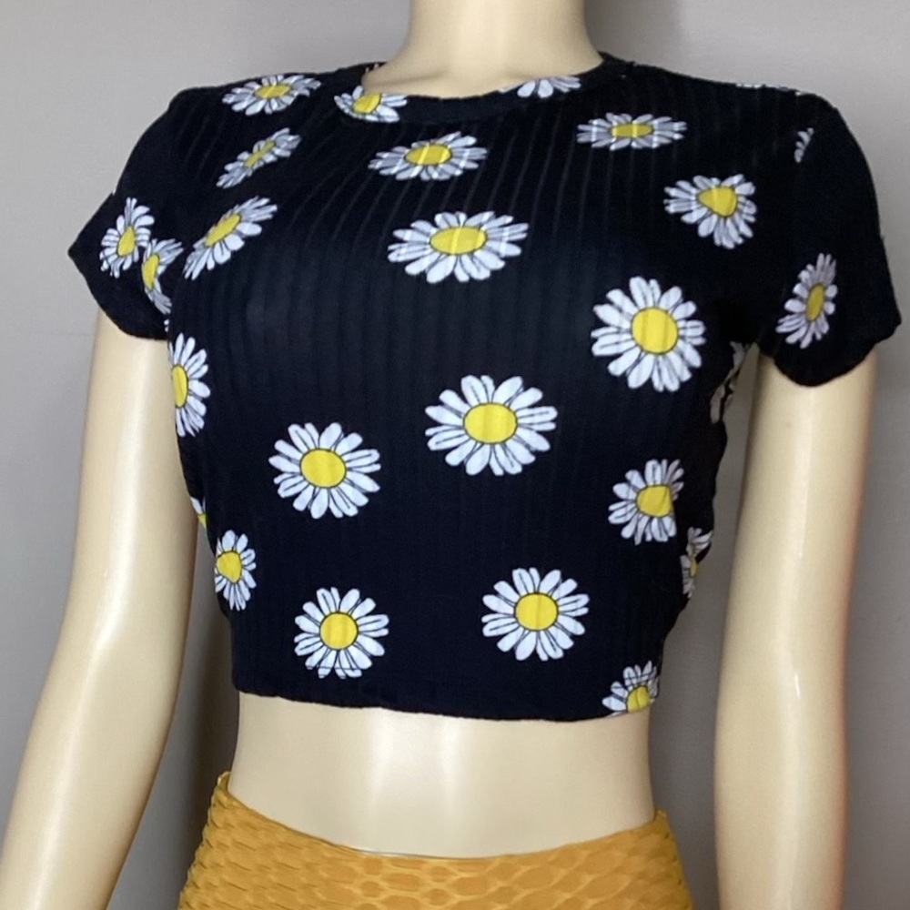 Daisy Print Black Crop Top